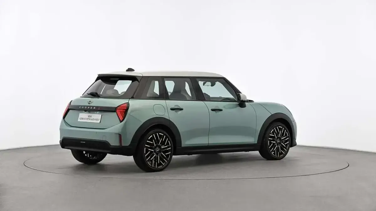 Gebraucht Mini Cooper S Favoured 204 PS (150 kW) 2025 Grün Kleinwagen