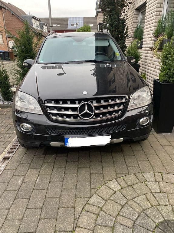 Schwarz Gebraucht 2006 Mercedes ML350 SUV | 7.600 € (Fairer Preis) - Bild 1/4