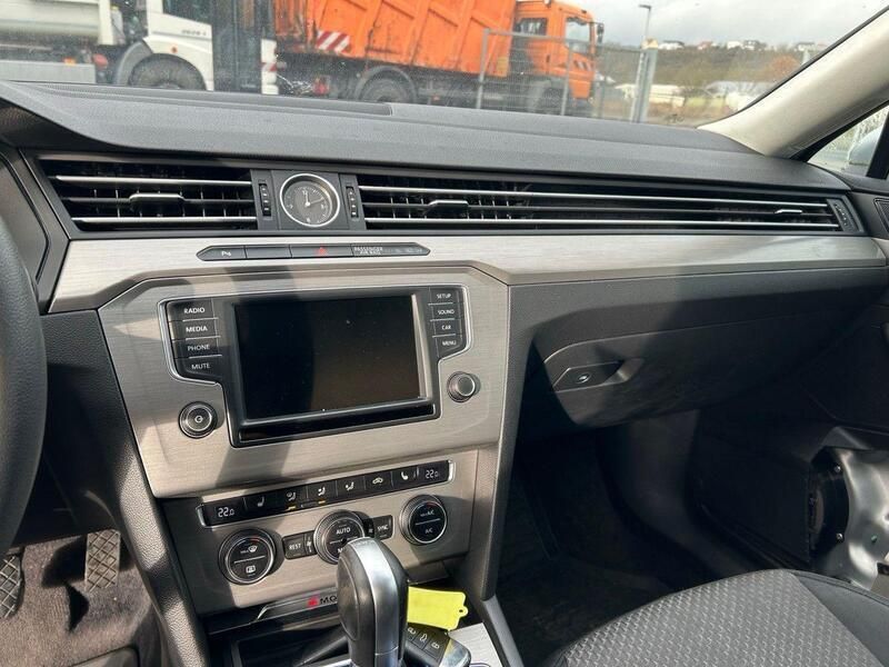 Gebraucht VW Passat Trendline 150 PS (110 kW) 2016 Silber Kombi