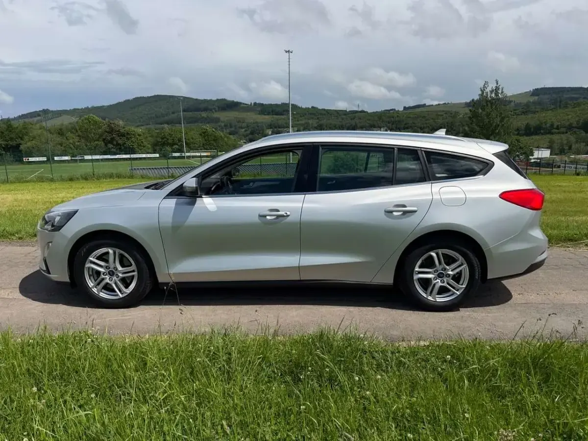 Gebraucht Ford Focus Cool & Connect 120 PS (88 kW) 2021 Silber Kombi