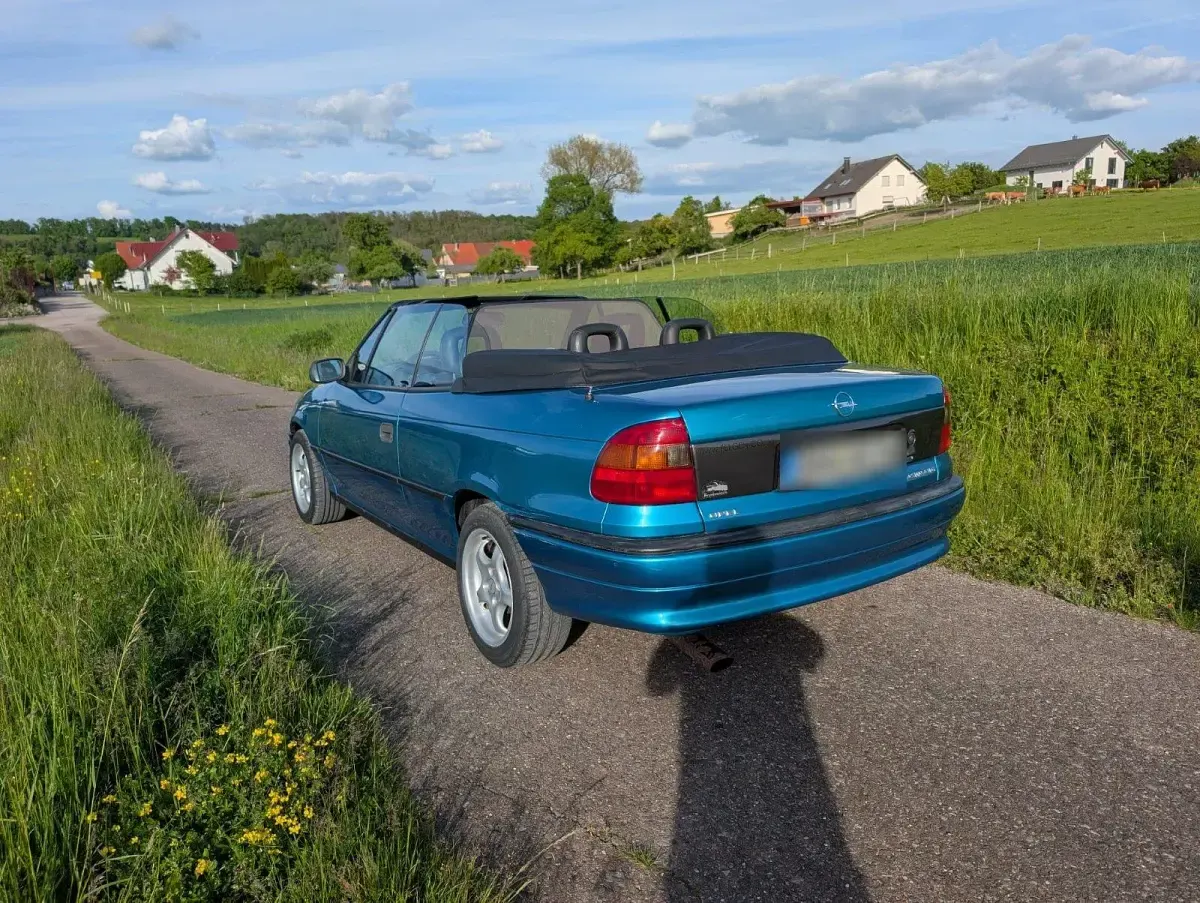 Gebraucht Opel Astra Cabriolet Edition 71 PS (52 kW) 1996 Blau Cabrio