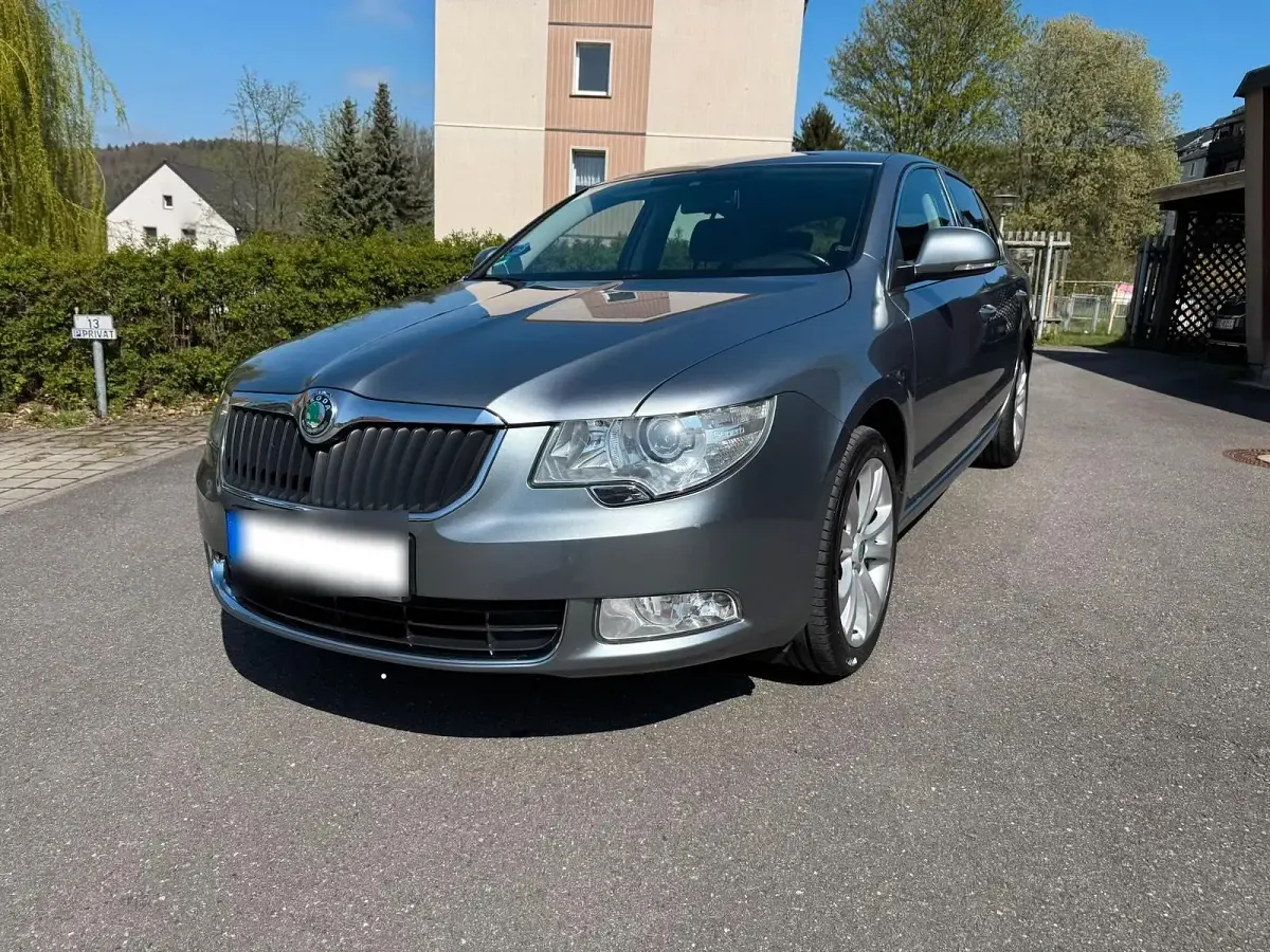 Używany Skoda Superb 160 KM (117 kW) 2012 Szary Sedan/Limuzyna