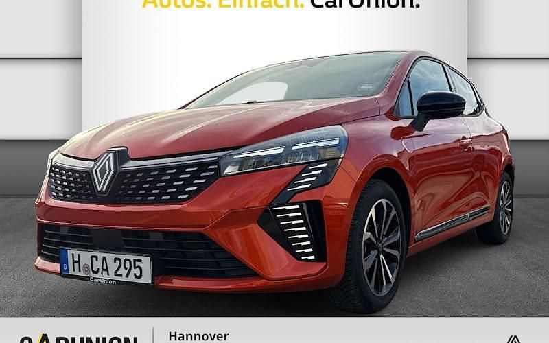 Valenciaorange metallic Gebraucht 2025 Renault Clio V Techno Limousine | 21.960 € (Teuer) - Bild 1/4