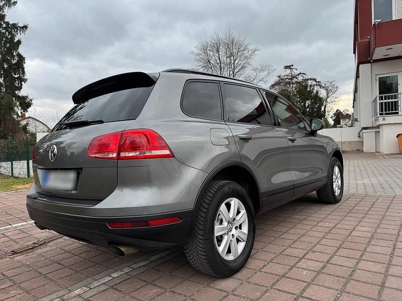 Gebraucht VW Touareg 262 PS (192 kW) 2014 Grau SUV