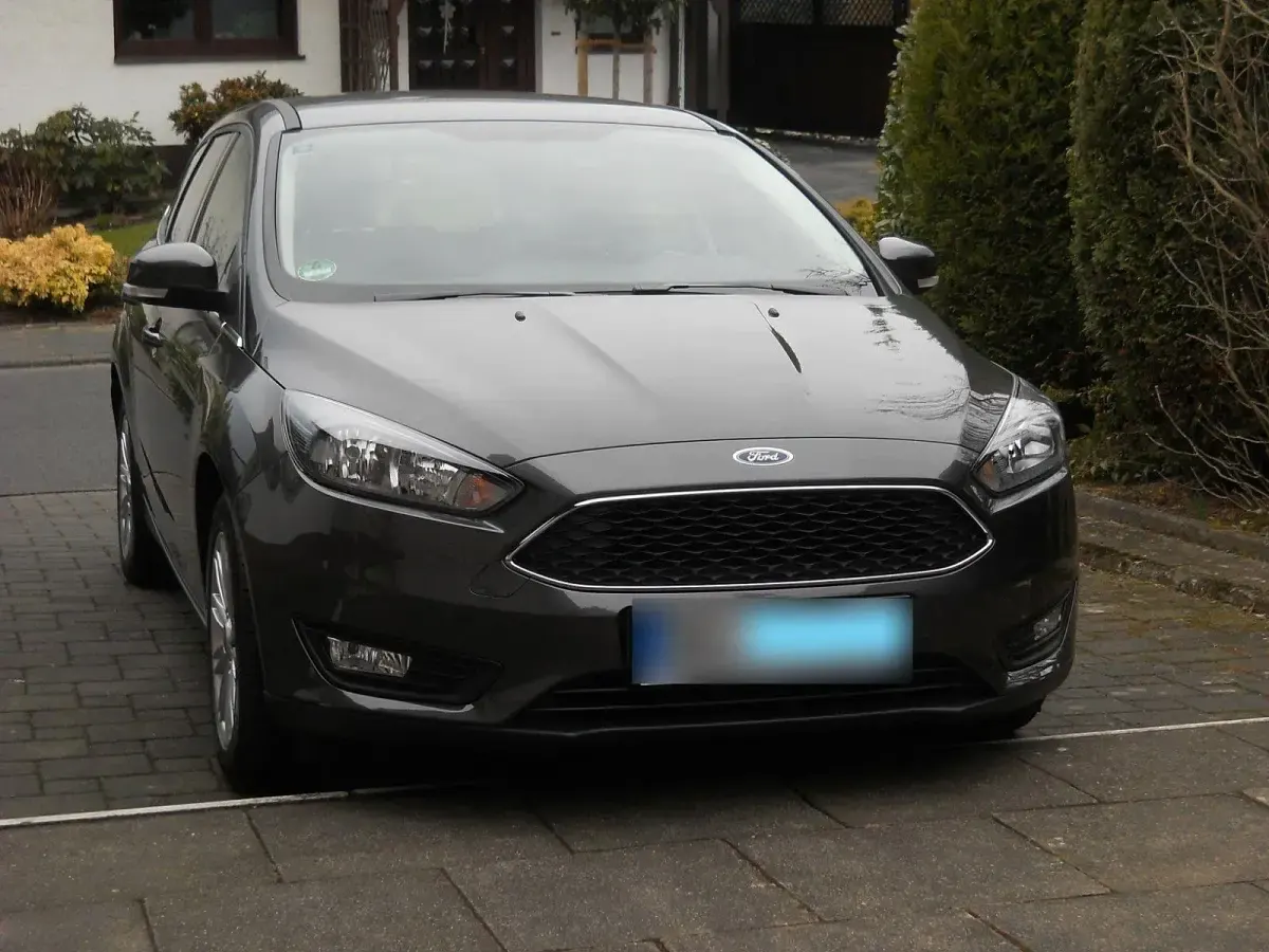 Gebraucht Ford Focus Cool & Connect 101 PS (74 kW) 2018 Braun Kombi