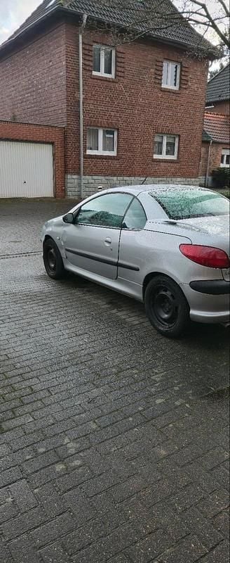 Gebraucht Peugeot 206 CC 138 PS (101 kW) 2001 Silber Cabrio