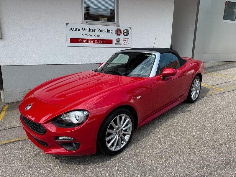 Rot Gebraucht 2018 Fiat 124 Spider Lusso Cabrio | 18.490 € (Fairer Preis) - Bild 1/4