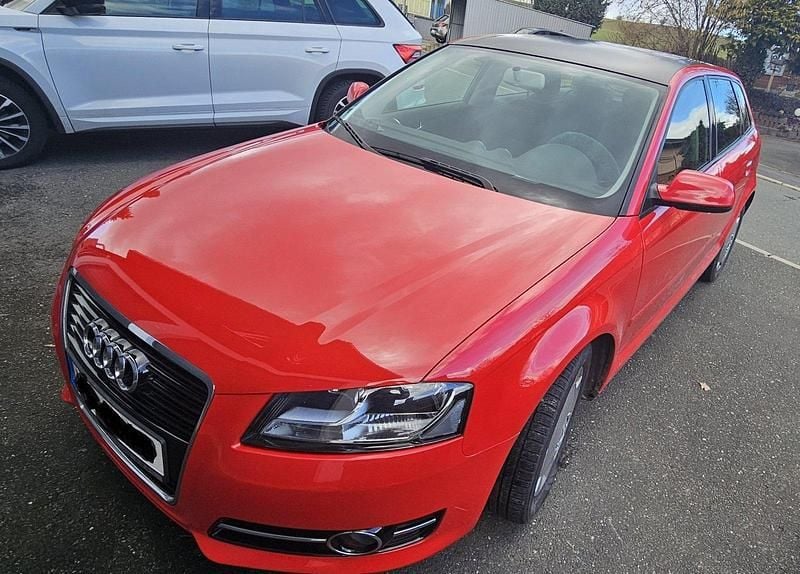 Gebraucht Audi A3 Sportback Attraction 90 PS (66 kW) 2011 Rot Kleinwagen