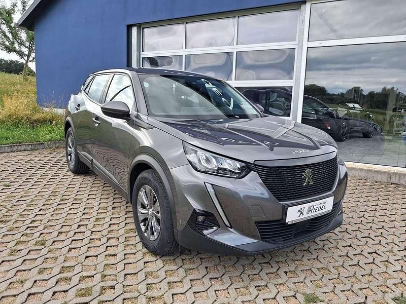 Gebraucht Peugeot 2008 131 PS (96 kW) 2020 Lackierung platiniumgrau SUV