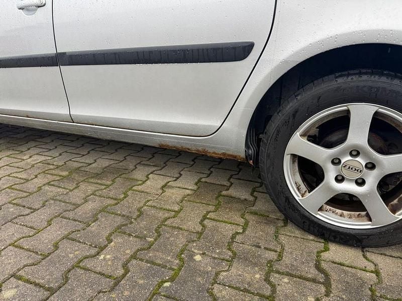 Gebraucht Skoda Roomster Plus Edition 105 PS (77 kW) 2009 Silber Van / Kleinbus