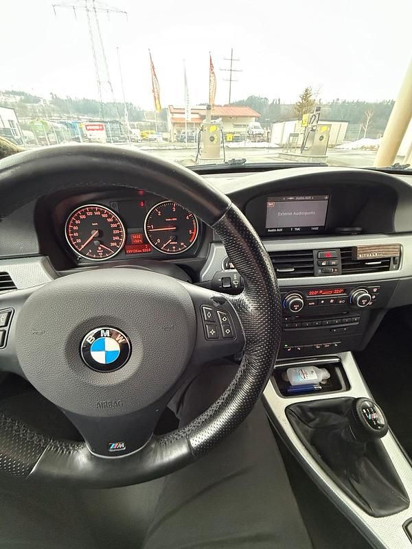 Gebraucht BMW 320 177 PS (130 kW) 2010 Silber Kombi