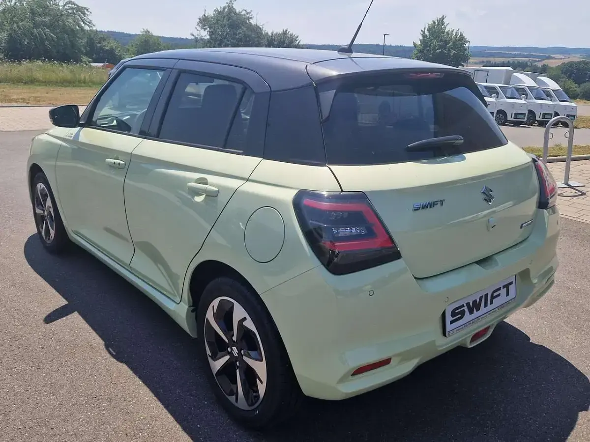 Gebraucht Suzuki Swift Comfort+ 83 PS (61 kW) 2025 Cool yellow/mineral gray Kleinwagen
