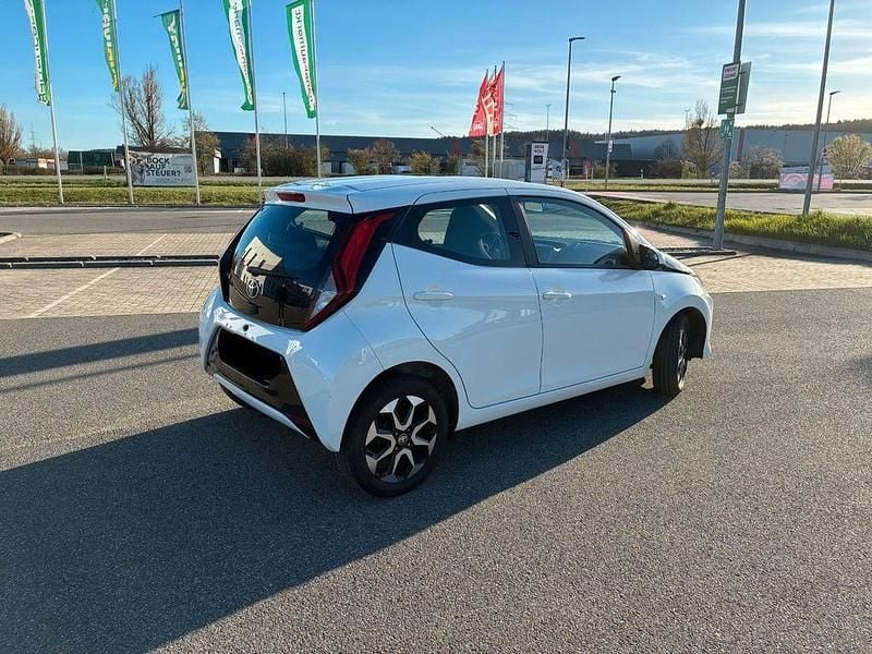 Gebraucht Toyota Aygo 72 PS (52 kW) 2019 Weiß Kleinwagen