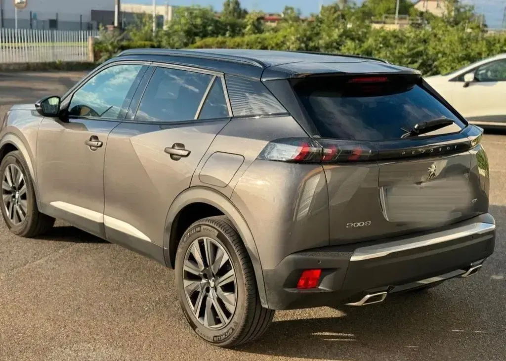 Gebraucht Peugeot 2008 GT 155 PS (114 kW) 2022 Grau SUV