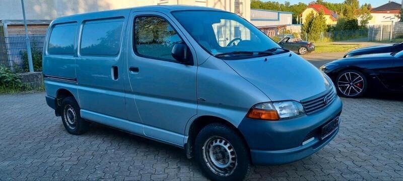 Silber Gebraucht 2004 Toyota HiAce Van / Kleinbus | 5.900 € (Fairer Preis) - Bild 1/4