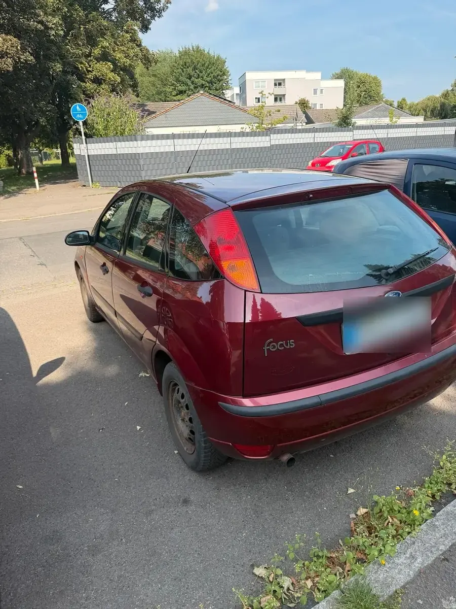 Gebraucht Ford Focus 100 PS (73 kW) 2003 Rot Kleinwagen