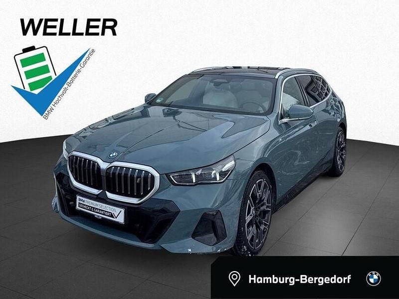 Cape york grün (grün) Gebraucht 2025 BMW i5 M Sport Kombi | 58.950 € (Superpreis) - Bild 1/4