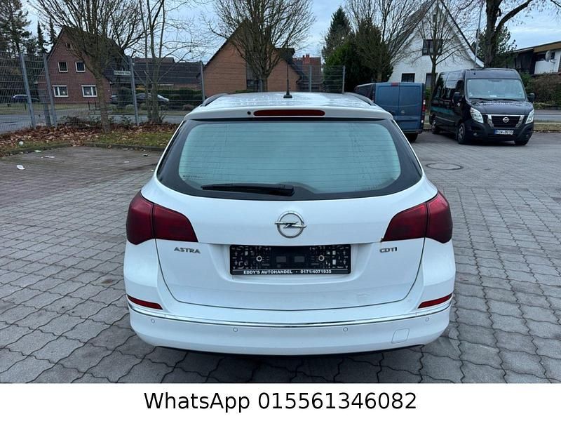 Gebraucht Opel Astra Edition 110 PS (80 kW) 2013 Weiß Kombi