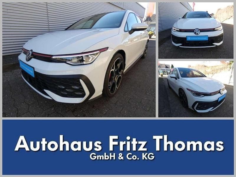 Pure white (weiß) Neu 2025 VW Golf VIII GTI Limousine | 47.150 € (Fairer Preis) - Bild 1/4