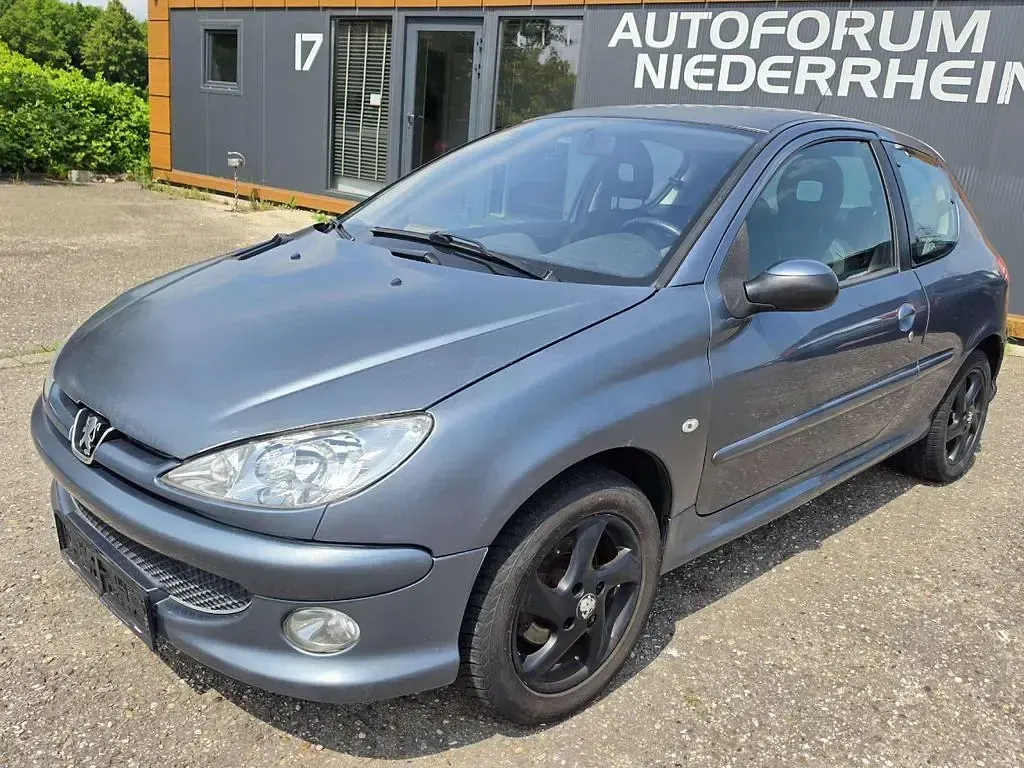 Gebraucht Peugeot 206 109 PS (80 kW) 2006 Eisengrau/metalliclackierung Kleinwagen
