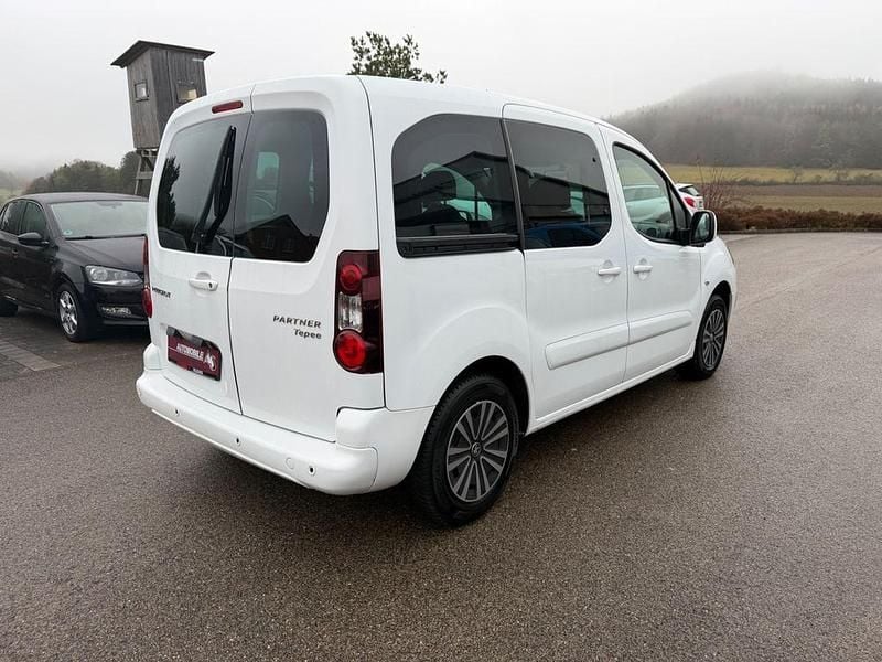 Gebraucht Peugeot Partner Tepee Active 98 PS (72 kW) 2017 Weiß Van / Kleinbus