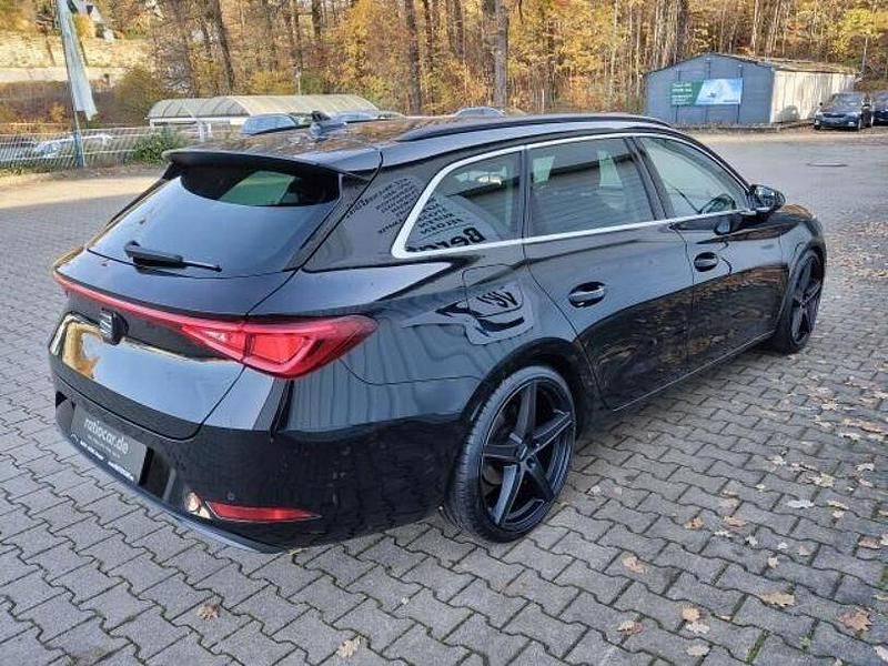 Gebraucht Seat Leon Style 131 PS (96 kW) 2023 Midnight schwarz metallic Kombi