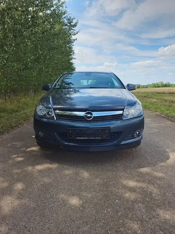 Gebraucht Opel Astra GTC Edition 116 PS (85 kW) 2010 Grau Coupé