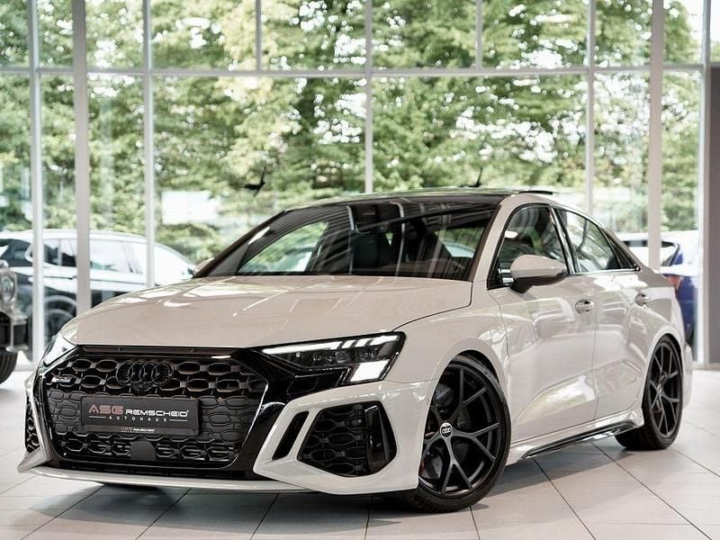 Grau Gebraucht 2023 Audi RS3 Sport Kleinwagen | 63.890 € (Etwas zu teuer) - Bild 1/4