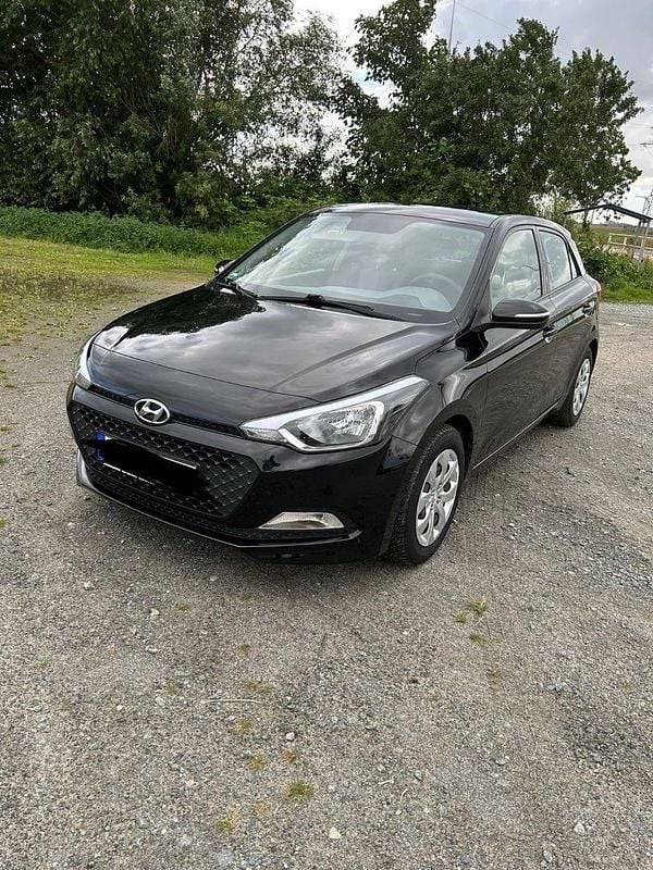 Schwarz Gebraucht 2017 Hyundai i20 Classic Kleinwagen | 6.300 € (Guter Preis) - Bild 1/4