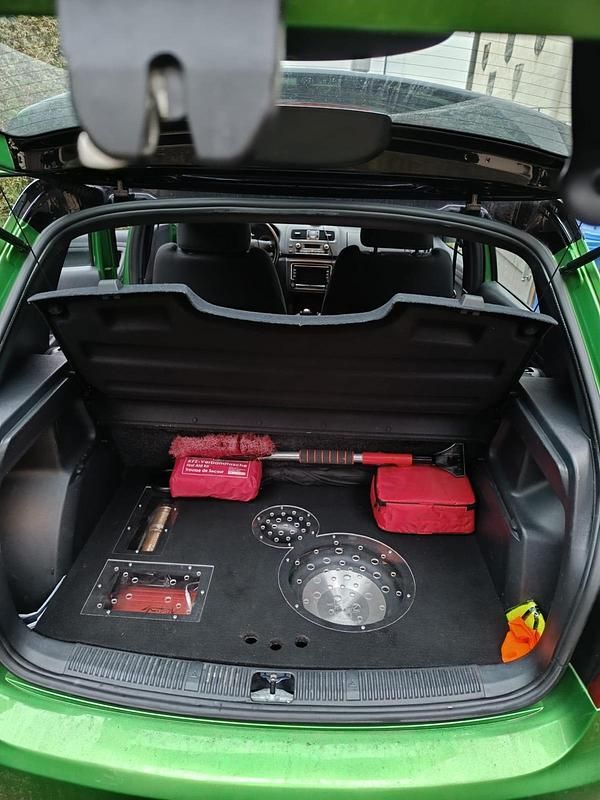 Grün Gebraucht 2011 Skoda Fabia Kombi | 9.000 € - Bild 1/4