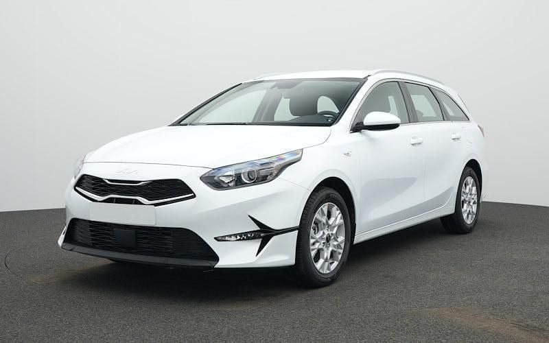 Weiß Gebraucht 2024 Kia Ceed Sportswagon Vision Kombi | 25.780 € (Fairer Preis) - Bild 1/4