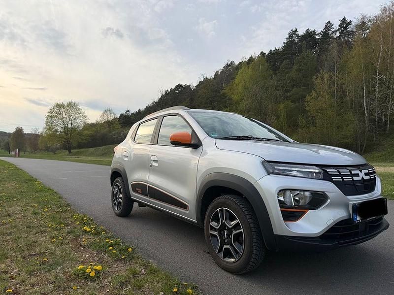 Usado Dacia Spring Essentiel 33 kW (45 CV) 2023 Plateado Utilitario