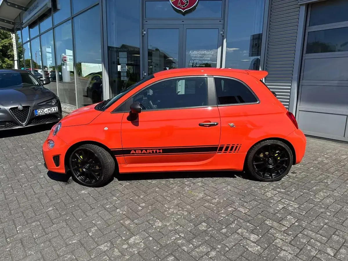Gebraucht Abarth 695 179 PS (131 kW) 2024 Racing orange Kleinwagen