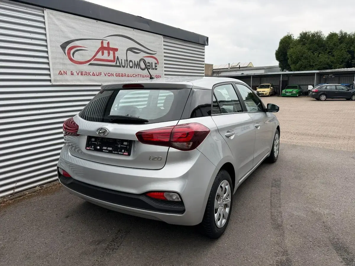 Gebraucht Hyundai i20 Select 84 PS (61 kW) 2021 Kleinwagen