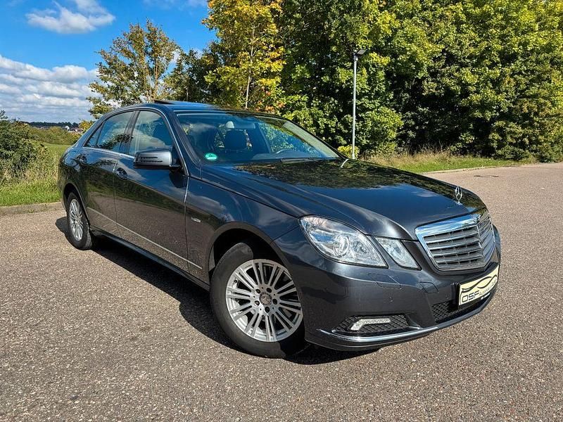 Grau Gebraucht 2009 Mercedes E350 Limousine | 13.990 € (Etwas zu teuer) - Bild 1/4