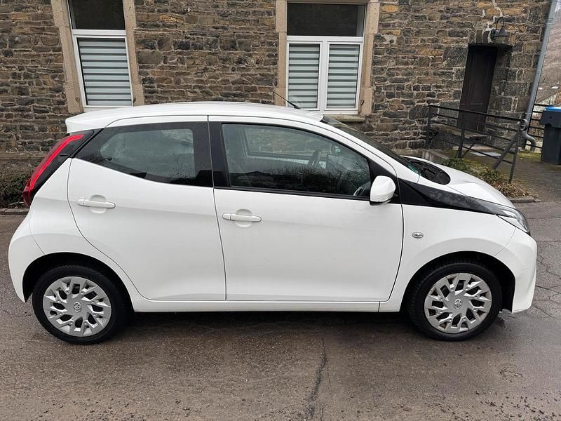 Gebraucht Toyota Aygo 72 PS (52 kW) 2019 Weiß Kleinwagen