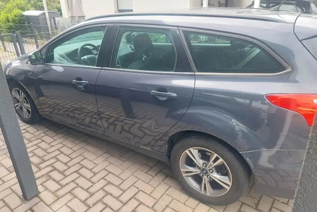 Gebraucht Ford Focus Ambiente 116 PS (85 kW) 2012 Blau Limousine