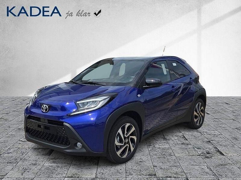 Neu Toyota Aygo 72 PS (52 kW) 2025 Juniper blue (8y8)/ black mica Kleinwagen