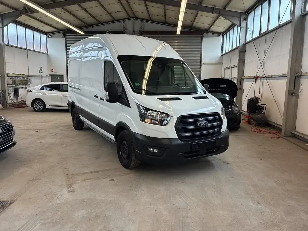 Używany Ford Transit 131 KM (96 kW) 2024 Biały Sedan/Limuzyna