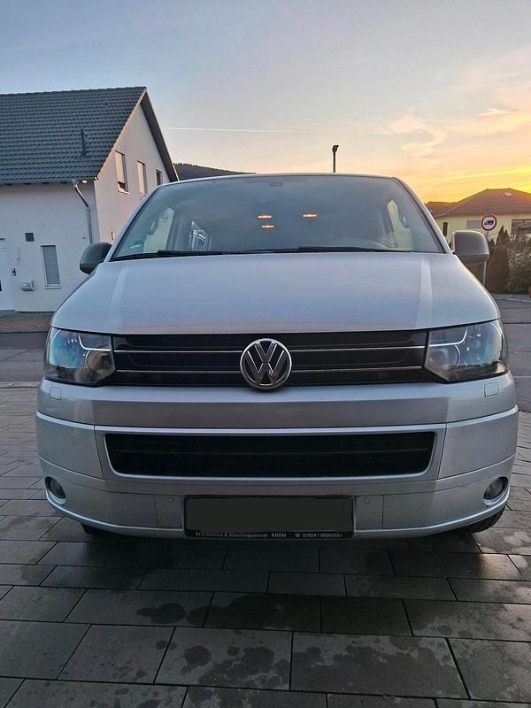 Gebraucht VW Multivan 140 PS (102 kW) 2014 Silber Van