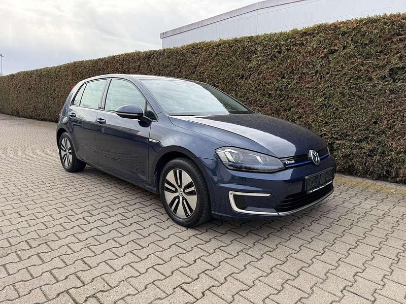 Gebraucht VW e-Golf 85 kW (116 PS) 2016 Night blue metallic Kleinwagen