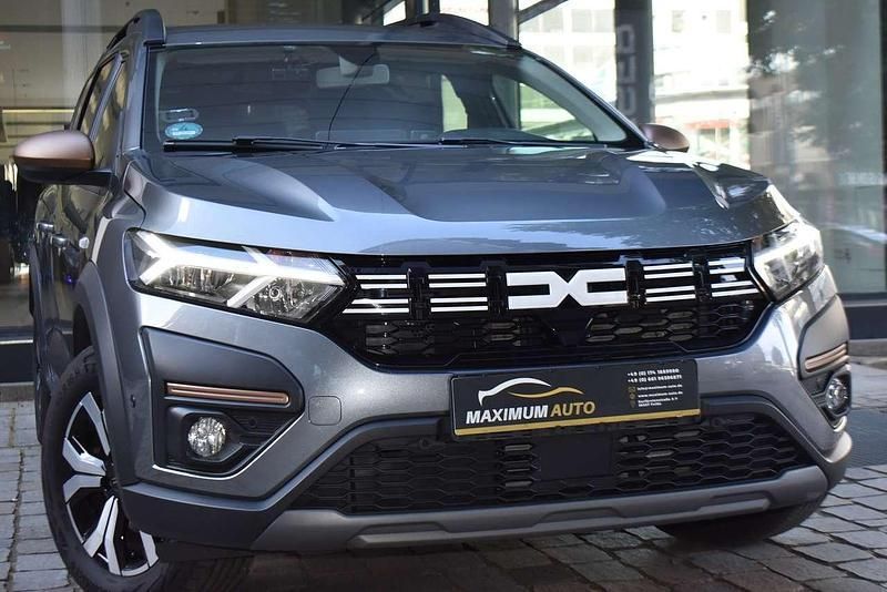 Grau Gebraucht 2023 Dacia Jogger Extreme Van / Kleinbus | 23.200 € (Fairer Preis) - Bild 1/4