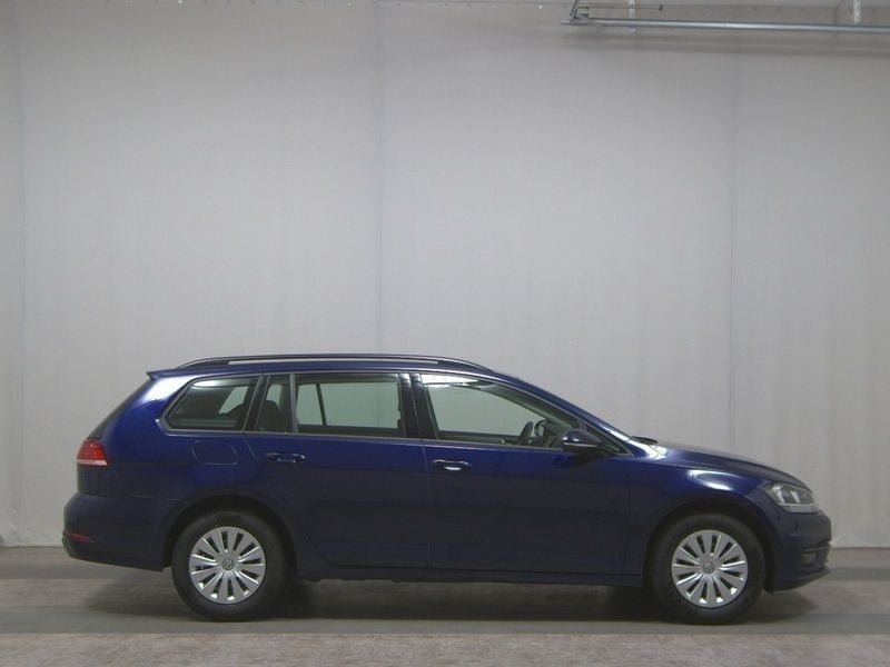 Blau Gebraucht 2019 VW Golf VII Trendline Kombi | 12.880 € (Guter Preis) - Bild 1/4