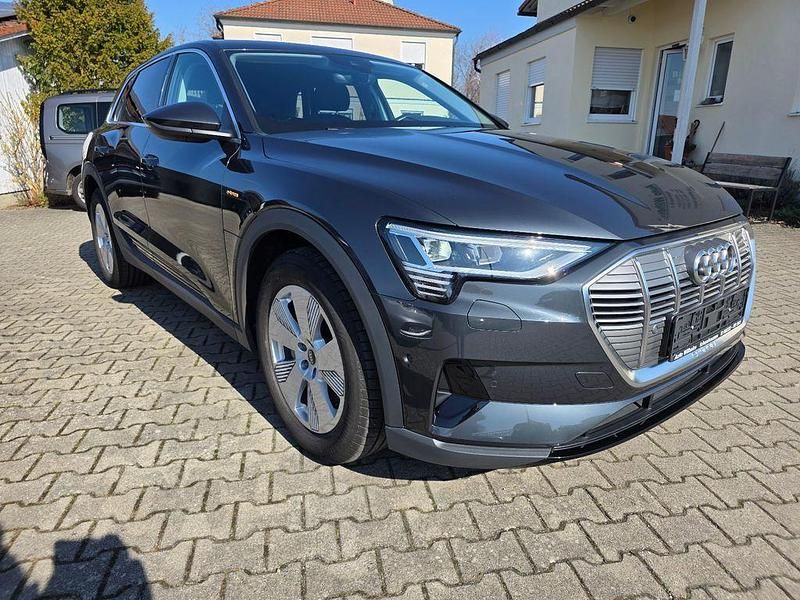 Gebraucht Audi e-tron 300 kW (408 PS) 2022 Grau SUV
