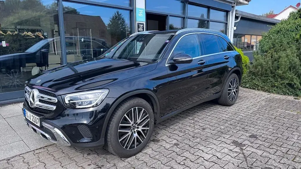 Gebraucht Mercedes GLC220 194 PS (142 kW) 2022 Schwarz SUV