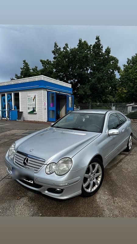 Grau Gebraucht 2007 Mercedes C180 Coupé | 2.600 € (Guter Preis) - Bild 1/4