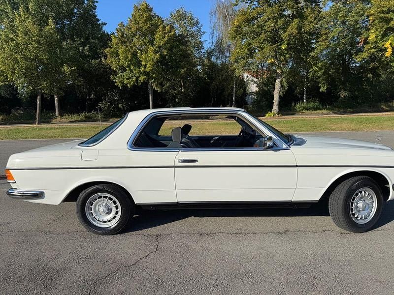 Gebraucht Mercedes 280 185 PS (136 kW) 1978 Weiß Coupé