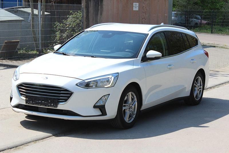 Używany Ford Focus Cool & Connect 150 KM (110 kW) 2019 Biały Kombi