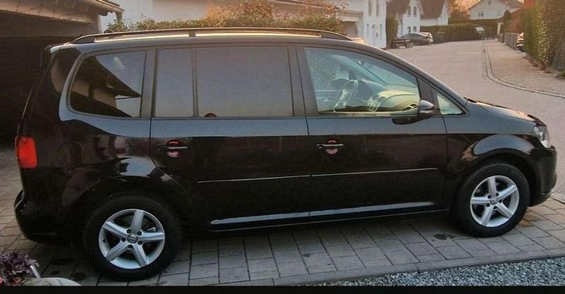 Gebraucht VW Touran Trendline 105 PS (77 kW) 2012 Schwarz Van / Kleinbus