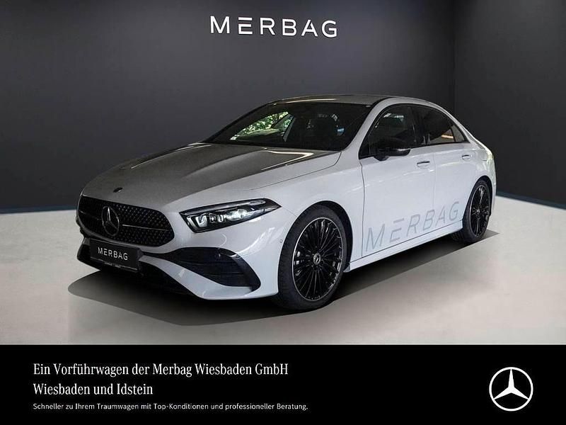 Polarweiß Gebraucht 2025 Mercedes A200 AMG Limousine | 42.890 € - Bild 1/4